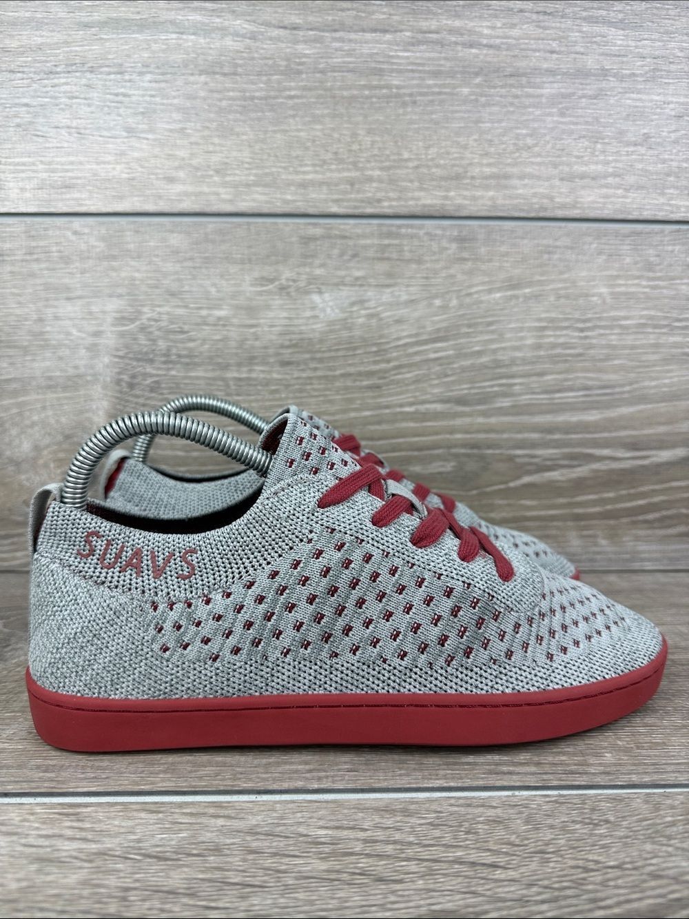 Suavs “The Ziker” Gray Red Knit Women’s Sz 8.5 Lace Up Lightweight Sneakers